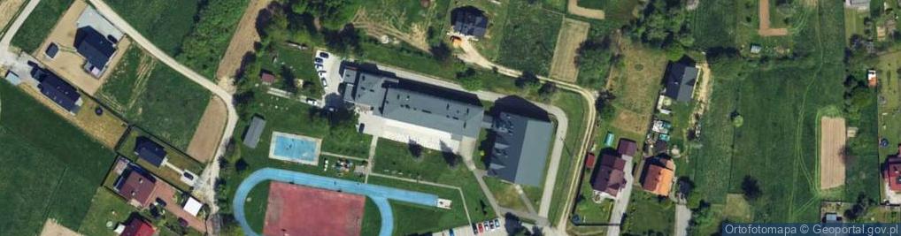 Zdjęcie satelitarne Zespół Szkolno Przedszkolny w Zarzeczu Publiczna Szkoła Podstawowa im Kornela Makuszyńskiego