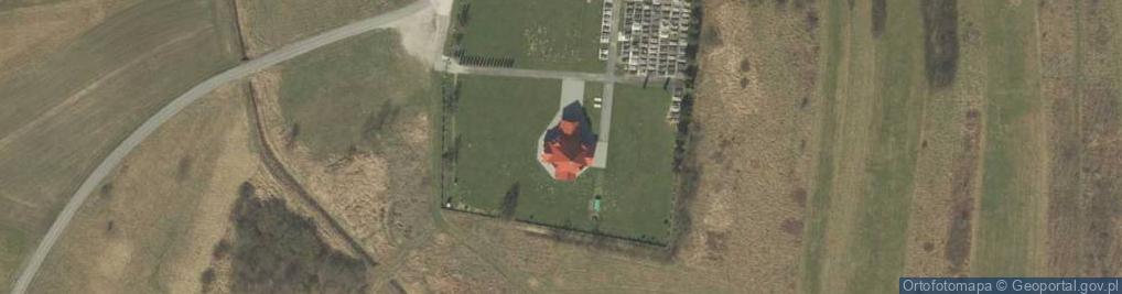 Zdjęcie satelitarne kaplica cmentarna w Krzeczowie