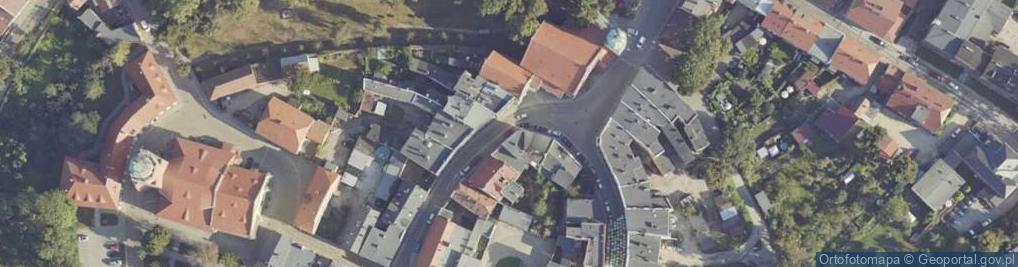 Zdjęcie satelitarne Wzdłuż ulicy
