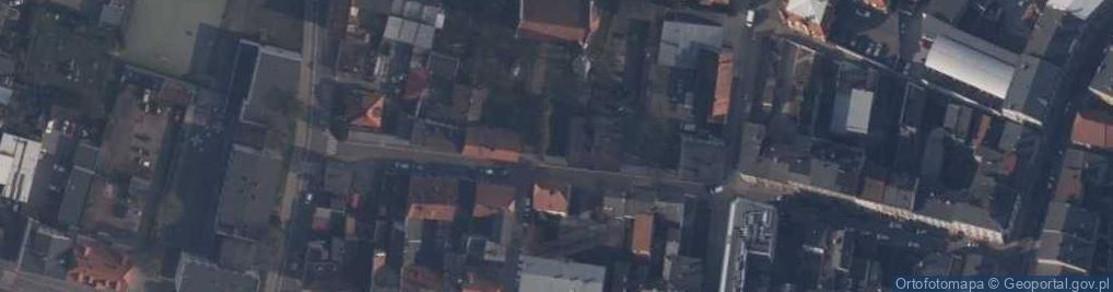 Zdjęcie satelitarne Leader School
