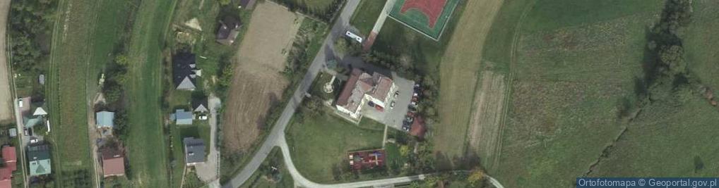 Zdjęcie satelitarne SP nr. 3 im. Św. Maksymiliana Marii Kolbego w Chmielniku