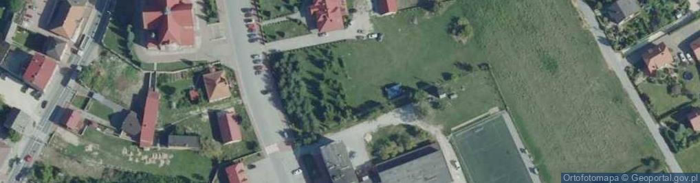 Zdjęcie satelitarne Szkoła Podstawowa Im. Jana Pawła II W Łopusznie