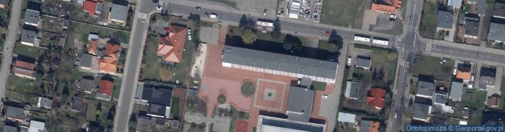 Zdjęcie satelitarne Szkoła Podstawowa Nr 11 Im. 'Mirosława Ferica' W Ostrowie Wielkopolskim