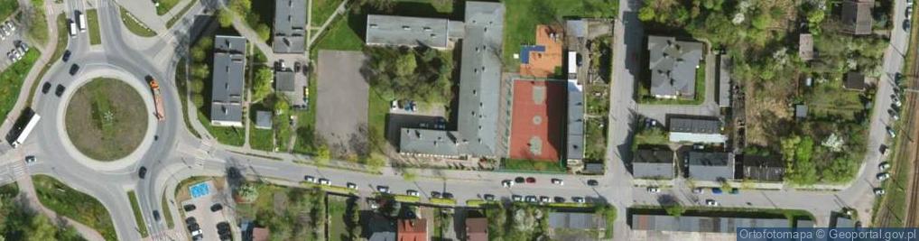 Zdjęcie satelitarne Szkoła Podstawowa Nr 13 Im. Trybunału Koronnego W Piotrkowie Trybunalskim