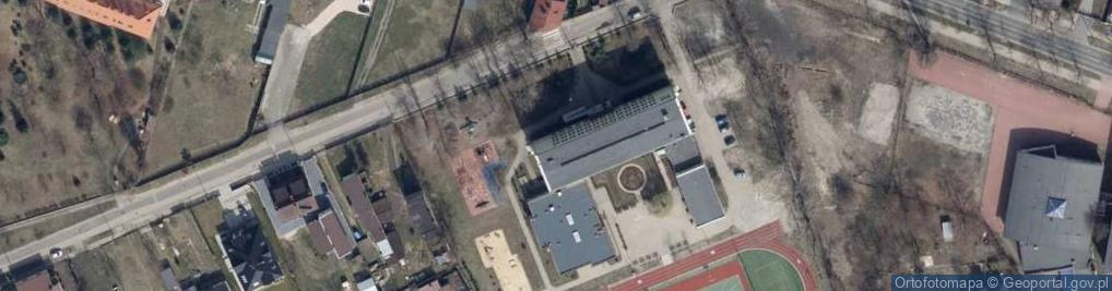 Zdjęcie satelitarne Szkoła Podstawowa Nr 13 Pomnik Tysiąclecia Państwa Polskiego W Tomaszowie Mazowieckim