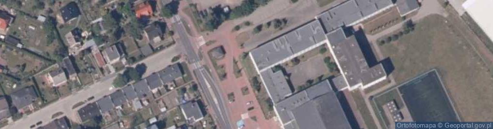 Zdjęcie satelitarne Szkoła Podstawowa Nr 2 Im. Leonida Teligi W Kamieniu Pomorskim