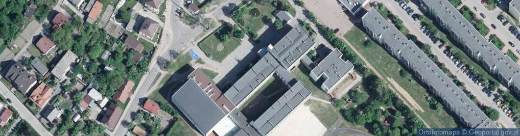 Zdjęcie satelitarne Szkoła Podstawowa Nr 3 Z Oddziałami Integracyjnymi I Sportowymi Im. Jana Pawła II W Międzyrzecu Podlaskim