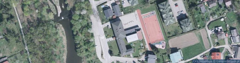 Zdjęcie satelitarne Szkoła Podstawowa Nr 3 Z Oddziałami Przedszkolnymi W Ustroniu