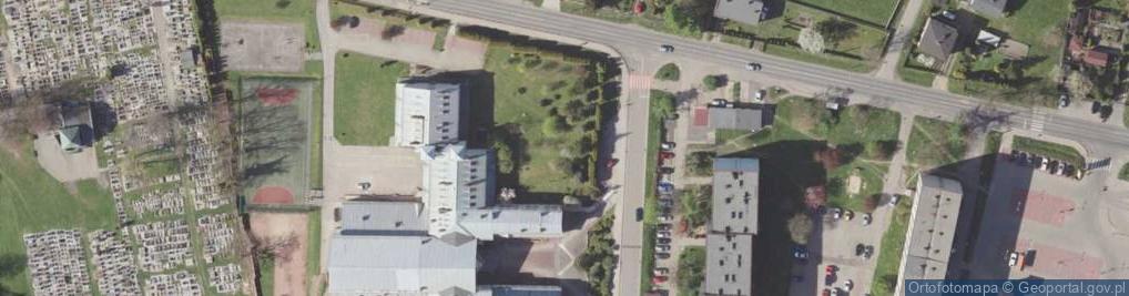 Zdjęcie satelitarne Szkoła Podstawowa Nr 6 Z Oddziałami Integracyjnymi Im. Jana Pawła II W Łaziskach Górnych