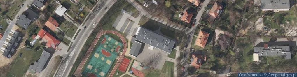 Zdjęcie satelitarne Szkoła Podstawowa Z Oddziałami Integracyjnymi Nr 10 Im. Juliusza Słowackiego W Gliwicach