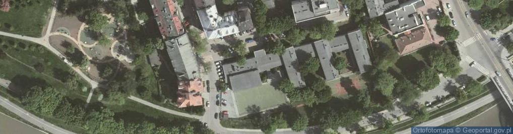 Zdjęcie satelitarne Szkoła Podstawowa Z Oddziałami Integracyjnymi Nr 22 Im. Mjr. Henryka Sucharskiego W Krakowie