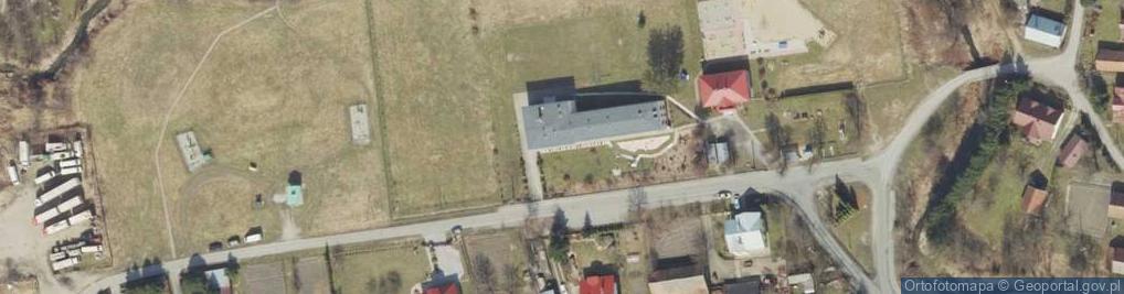 Zdjęcie satelitarne Zespół Szkół w Nehrybce