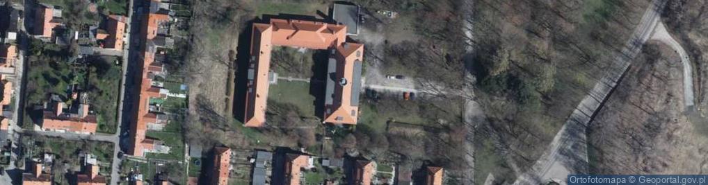 Zdjęcie satelitarne Zespół Szkół Nr 3 im. Mikołaja Kopernika w Wałbrzychu