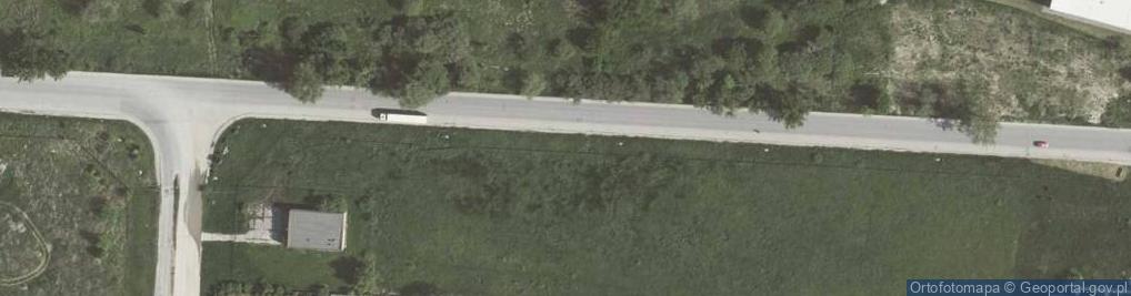 Zdjęcie satelitarne Parkowanie wzdłuż ulicy.