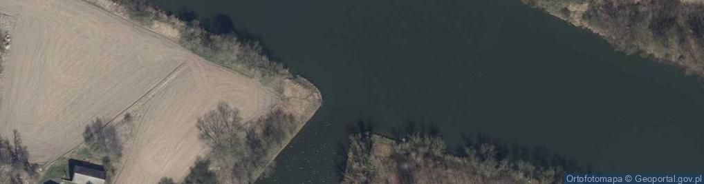 Zdjęcie satelitarne wejście do basenu stoczni- rz. Odra [L100