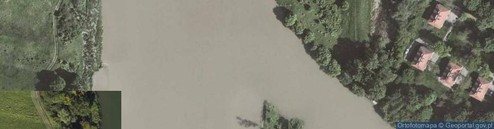 Zdjęcie satelitarne wlot kanału śluzy Przewóz- rz. Wisła [L91