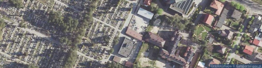 Zdjęcie satelitarne Kamlek - nagrobki, opieka nad grobami