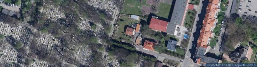 Zdjęcie satelitarne Opieka nad grobem, znicze, wkłady, kwiaty