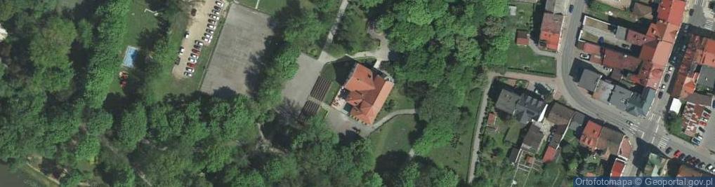 Zdjęcie satelitarne Budynek Towarzystwa Gimnastycznego Sokół wraz z parkiem.