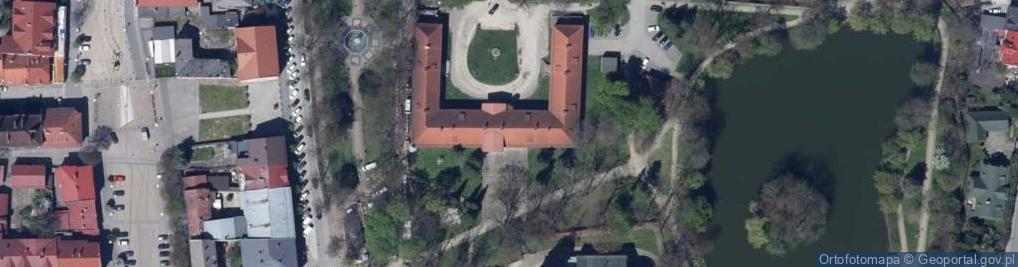 Zdjęcie satelitarne Pałac klasyczny