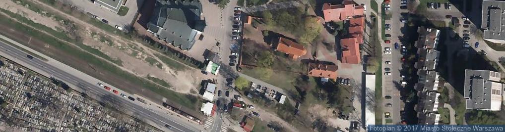 Zdjęcie satelitarne Zabytkowa dzwonnica z trzema dzwonami