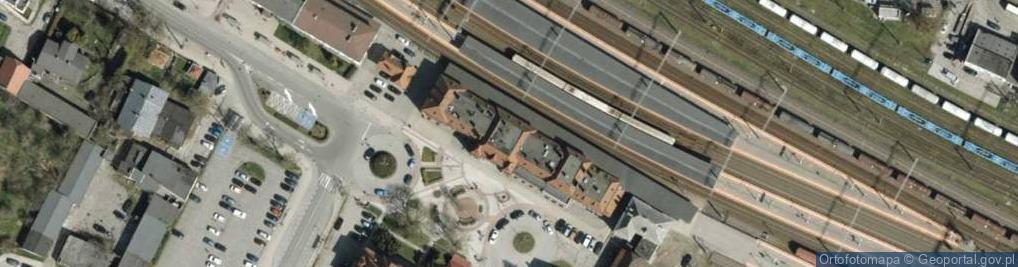 Zdjęcie satelitarne Zabytkowy budynek dworca