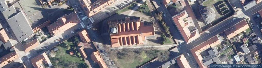 Zdjęcie satelitarne kościół farny WNMP