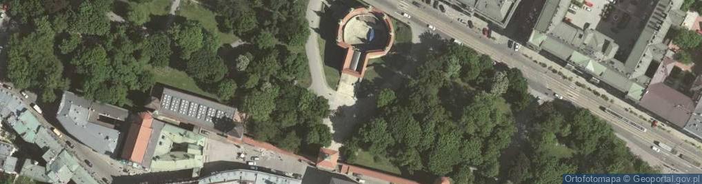Zdjęcie satelitarne Barbakan Krakow od Bramy Florianskiej