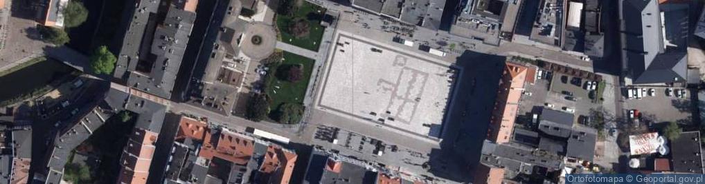 Zdjęcie satelitarne Bdg Fundamenty starego ratusza pod płytą rynku