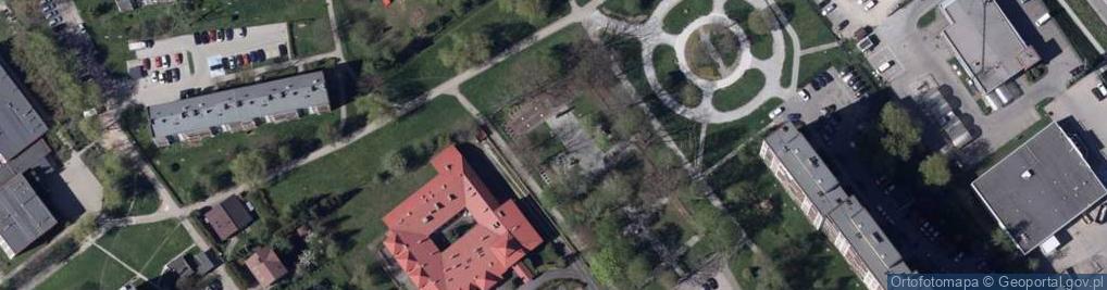 Zdjęcie satelitarne Bielsko-Biała, cmentarz wojskowy - groby 2