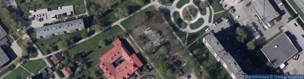 Zdjęcie satelitarne Bielsko-Biała, cmentarz wojskowy - groby