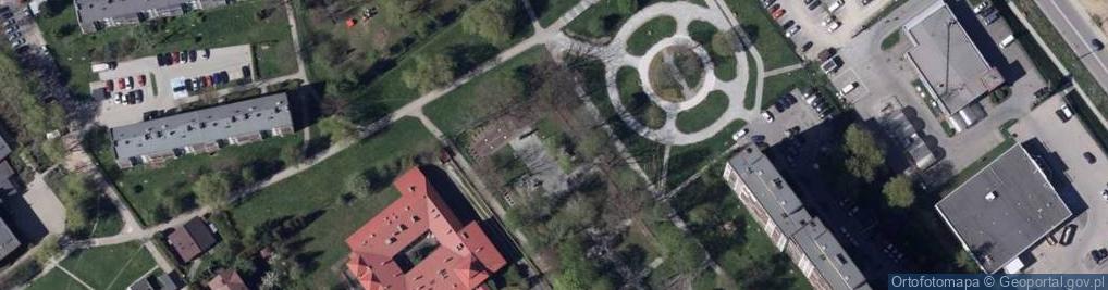Zdjęcie satelitarne Bielsko-Biała, cmentarz wojskowy - pomnik ku czci Armii Czerwonej