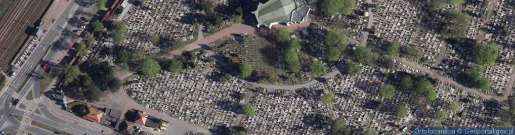 Zdjęcie satelitarne Cm Nowofarny w Bydg - grób ks Markwarta