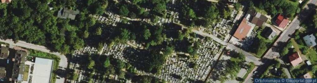 Zdjęcie satelitarne Cmentarz w Brwinowie, kaplica