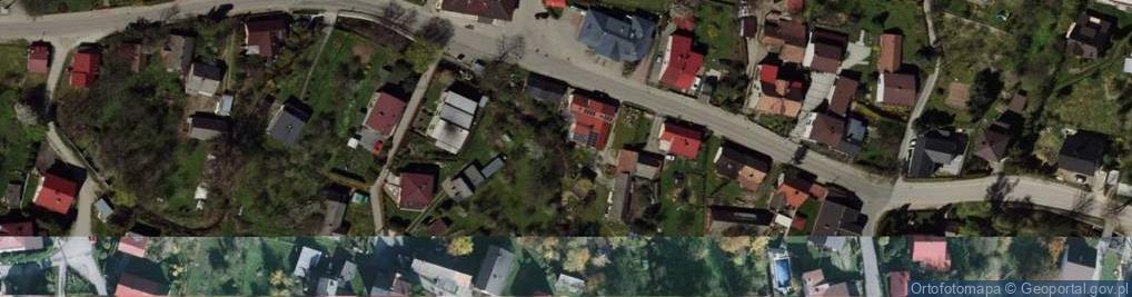 Zdjęcie satelitarne Drewniane domy przy ulicy Głównej w Radziechowach-2010