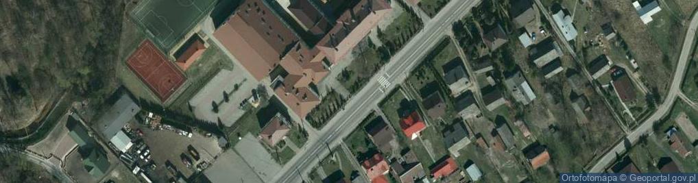 Zdjęcie satelitarne Giedlarowa, szkola