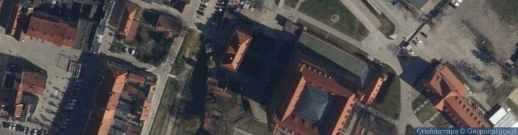 Zdjęcie satelitarne Gniew, pohled na novou zástavbu z hradu