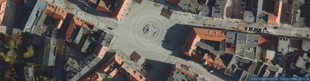 Zdjęcie satelitarne Gniezno, rynek 1