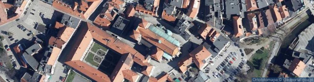 Zdjęcie satelitarne Hala sportowa na OSiRze w Kłodzku
