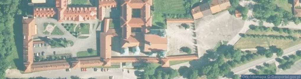 Zdjęcie satelitarne Kalwaria Zebrzydowska - wnętrze bazyliki widok na ołtarz - 
