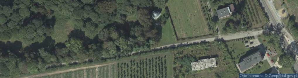 Zdjęcie satelitarne Kaplica parkowa w Łysołajach
