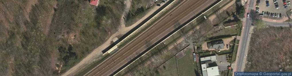 Zdjęcie satelitarne Kobyłka Ossów-budynek przystanku