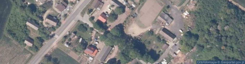 Zdjęcie satelitarne Korzęcin aleja drzew