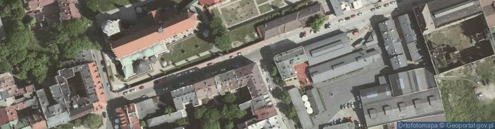 Zdjęcie satelitarne Kościół Bożego Ciała w Krakowie za murem od ulicy Wawrzyńca