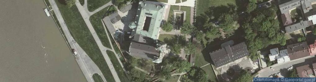 Zdjęcie satelitarne Kosciol na Skalce-Witraz