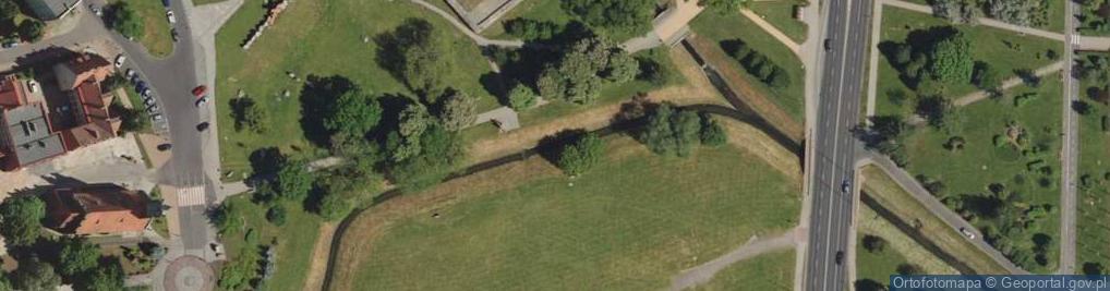 Zdjęcie satelitarne Krzyż przy przy miejscu śmierci Michała Adamowicza