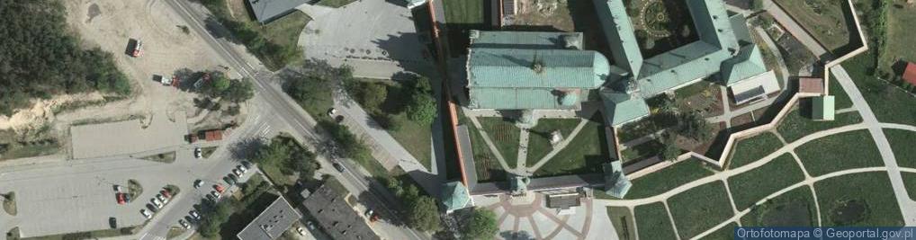 Zdjęcie satelitarne Lezajsk, dziedziniec klasztorny