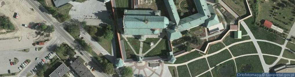 Zdjęcie satelitarne Lezajsk, obraz Matki Boskiej