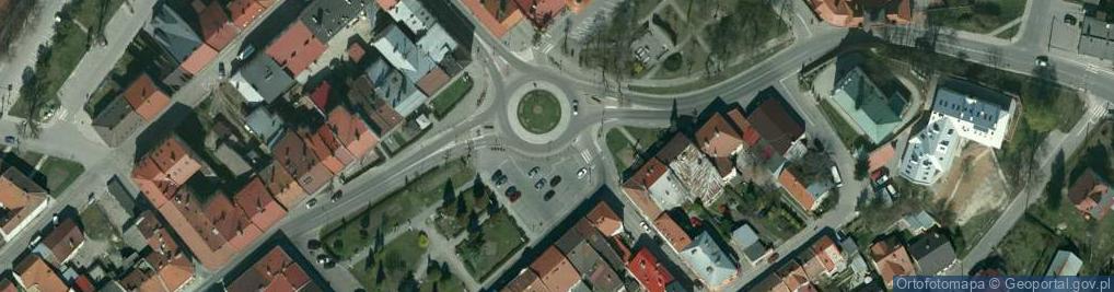 Zdjęcie satelitarne Lezajsk, ratusz i wieza