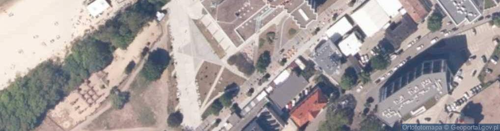 Zdjęcie satelitarne Miedzyzdroje pomnik laweczka Holoubka